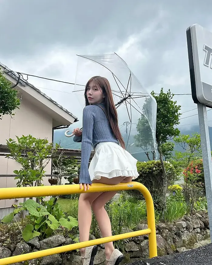 살짝살짝 보이는 속팬티