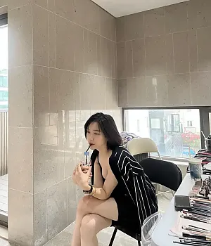 배우 박지현 가슴골