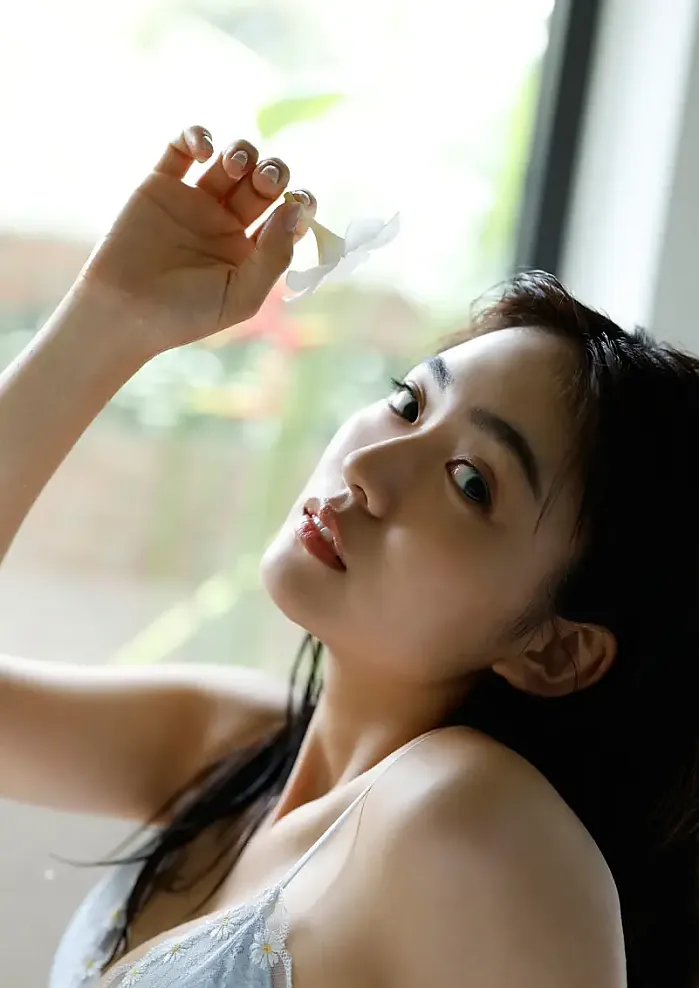 도요다 루나, 사진집 『사이드-B 달을 보게 되다니 기쁩니다』 Set.02