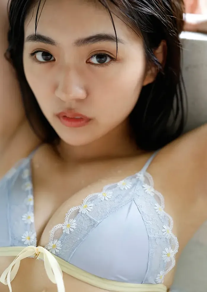 도요다 루나, 사진집 『사이드-B 달을 보게 되다니 기쁩니다』 Set.02
