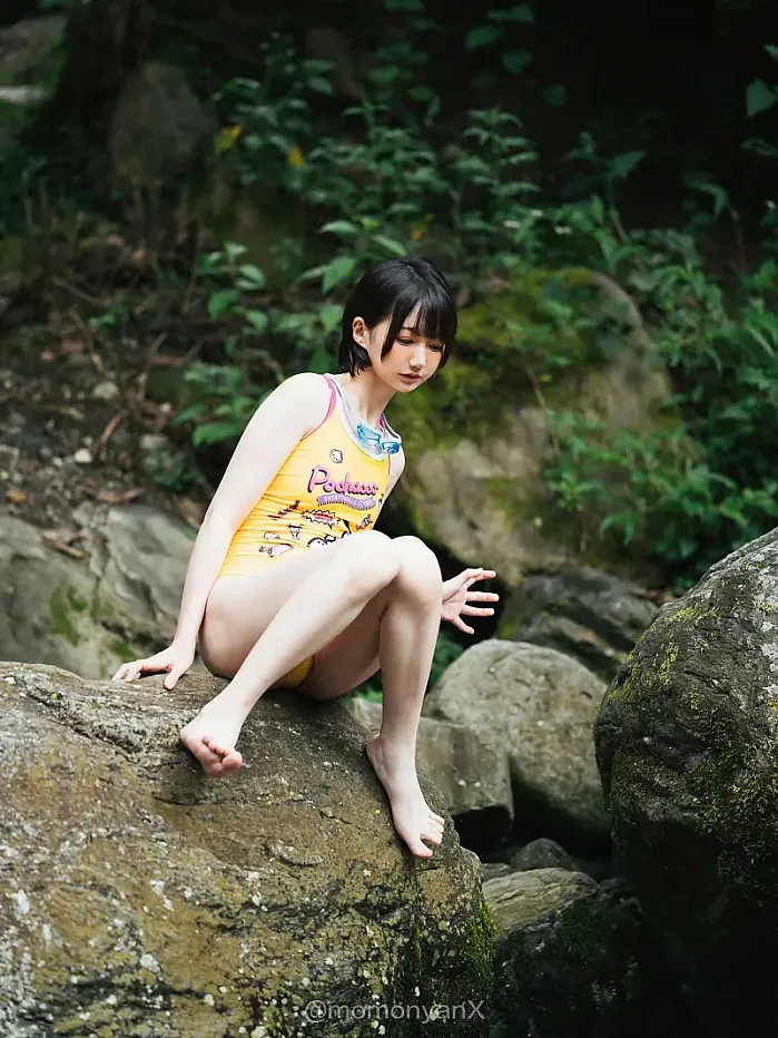 Shizuku しずく, 사진집 Fantia 원마물묘 「여름의 개울」 Set.01