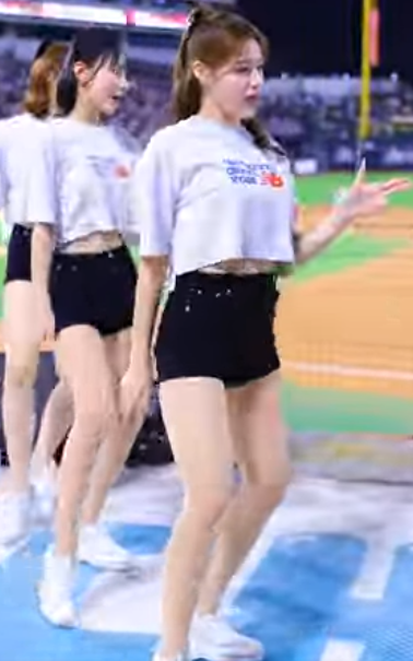 \ 무반주 피리아웃송 신나잖아!! \ 250904 이예빈치어리더 아웃송 직캠