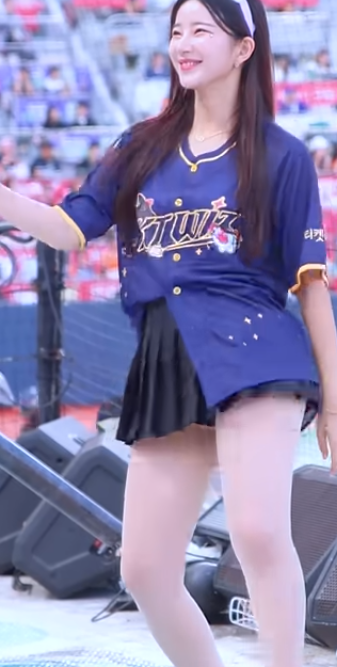 KT간판 치어리더 김진아 Kim jina 의 피리춤 아웃송 챌린지