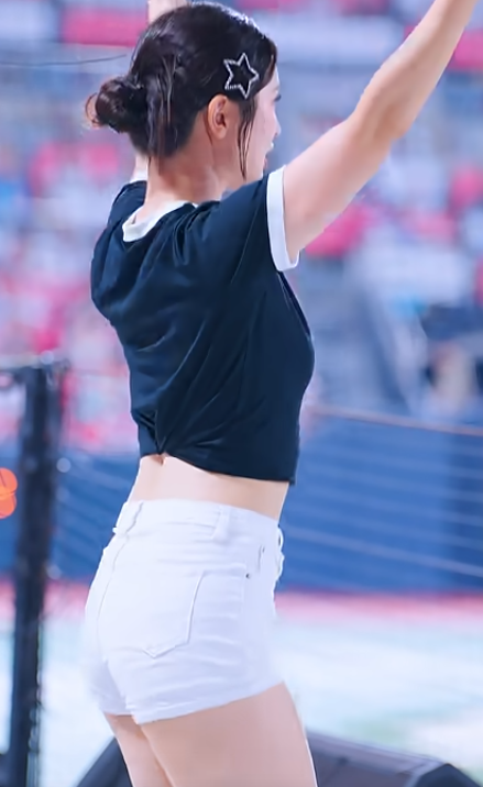 샤샤샤 뛰어나왔더니 비디오판독ㅋㅋ 김정원 치어리더 아웃송 Kim Jeong-Won cheerleader ktwiz