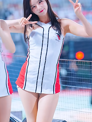 짧아서 아슬아슬한 아웃송 Up! 김진아 치어리더 Kim Jina