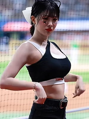 kia타이거즈 천소윤치어리더 공연중 삐끼삐끼 나와서 반응 공연직캠