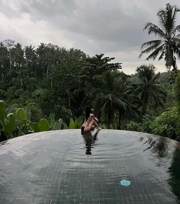 수영자에서의 만찬