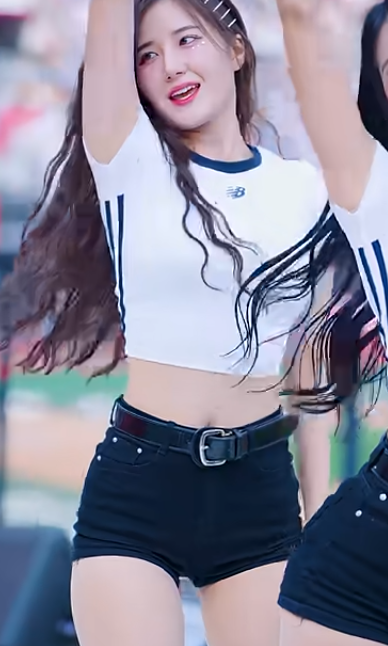 손이 번쩍 들리는 Hands Up 김해리 치어리더 Kim Haeri Cheerleader ktwiz