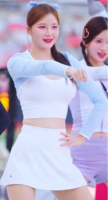 포니테일 찰랑 골반춤 Hold Up 아웃송 김해리 치어리더 Kim Haeri cheerleader ktwiz