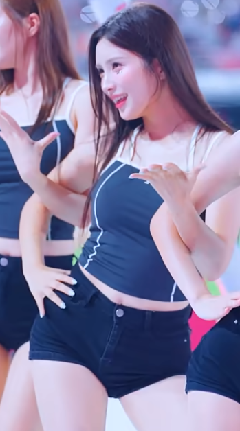 표정으로 무대 씹어먹는 김정원 치어리더 Kim Jeong-Won cheerleader