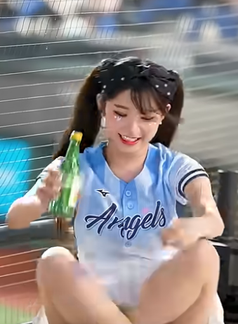 이주은 너무 목말라. Lee Ju-Eun 李珠珢 치어리더