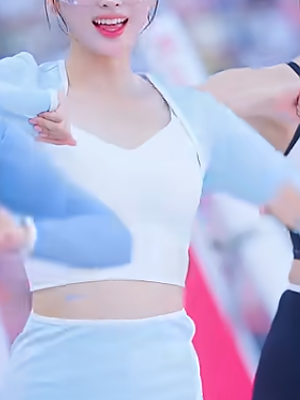 눈웃음이 고글 뚫고 나오네 김정원 치어리더 아웃송 Up! Kim Jeong-Won Cheerleader ktwiz