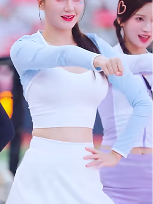 포니테일 찰랑 골반춤 Hold Up 아웃송 김해리 치어리더 Kim Haeri cheerleader ktwiz