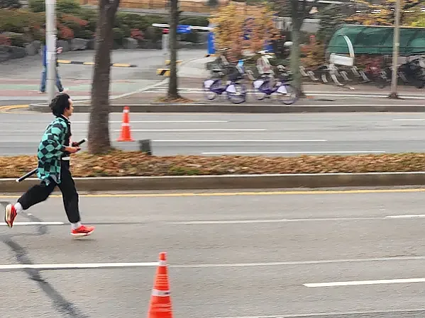 오늘자 코스프레 마라토너