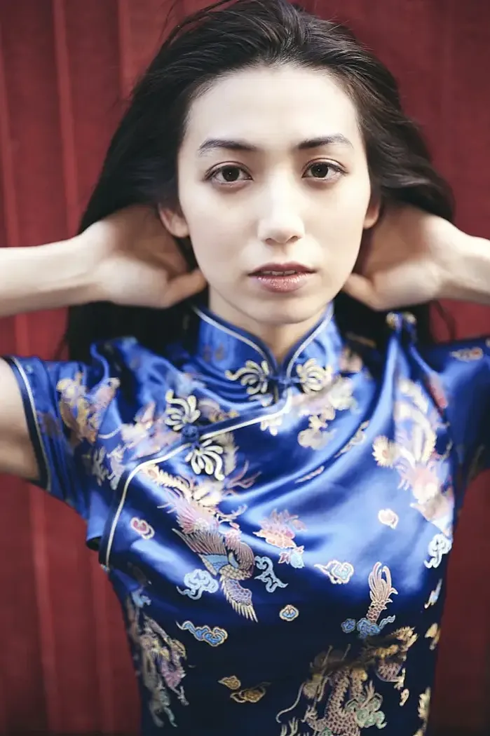 사토 아이리, FRIDAY 디지털 사진집 「신주쿠 로널리네스」 1권