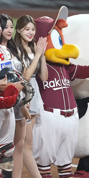 이예빈이 가볍게 뛰며 정말 행복하게 웃고 있네요