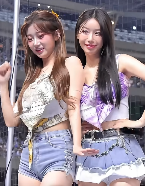 이주은과 이아영 엉덩이를 껴안고 흔드는 모습