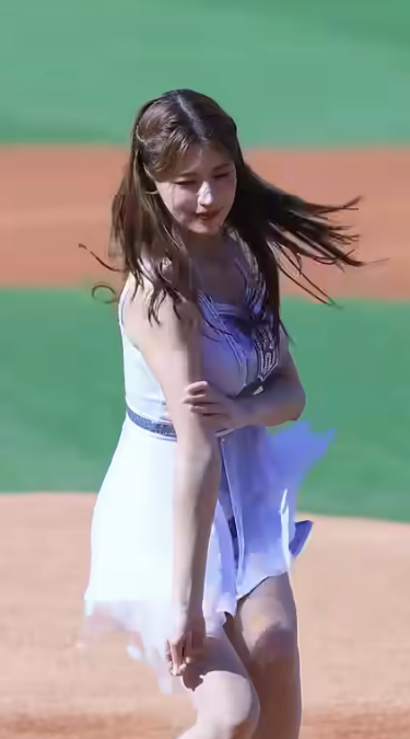 센터의 미친미모" 251109 이예빈치어리더 직캠