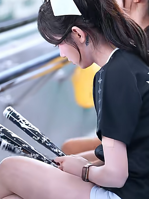 일본에서도 빛이 나는 각선미 이주은