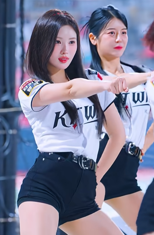 미미 하며 웃으니 미치겠네 아웃송 김정원 치어리더