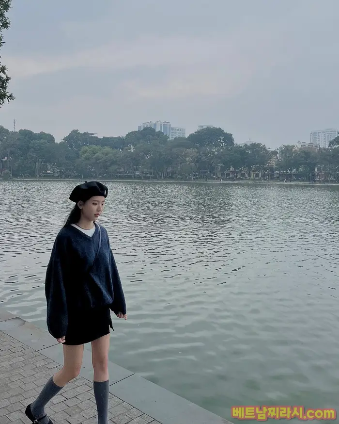 하노이 - 호안끼엠 호수 2월 18일 이쁜 모자의 소녀