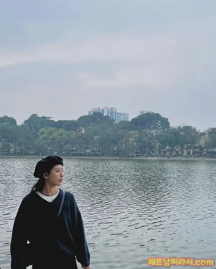 하노이 - 호안끼엠 호수 2월 18일 이쁜 모자의 소녀