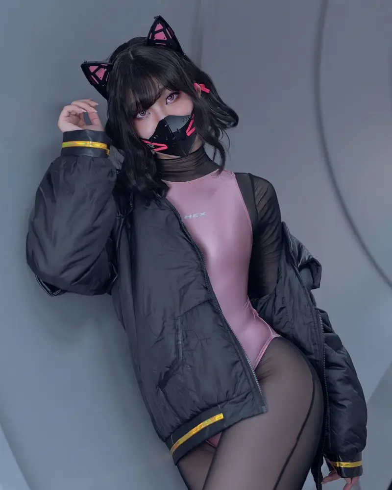 @swimsuitunderclothes 4월 14일 Pink Cat