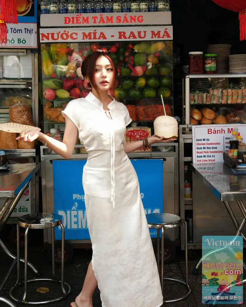 Chợ Bến Thành, Saigon 4월 4일  đi dạo quanh chợ tí 시장을 좀 걸어봐