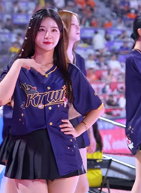 시크한 표정에서 매혹적인 미소엔딩💘 Hold up 아웃송 김정원 치어리더