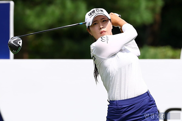 [포토] 성유진, '리더보드 정상으로 가자~' (BC카드·한경 레이디스컵 2025)