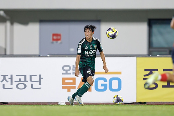 [사커피플] 전북왕조 이끈 ‘원클럽맨’ 최철순, 그의 남은 축구인생 과제는 후배들에게 ‘왕조정신’ 심어주기