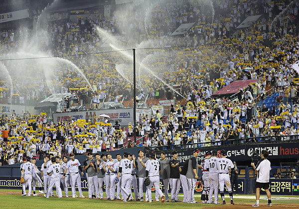 쌍둥이는 치고 나가고, 곰은 뛰어 오른다…심상치 않은 잠실 두 가족