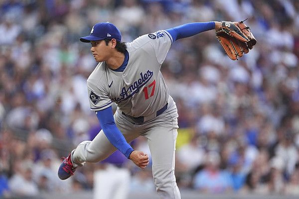 타구 맞고 4이닝 5실점 첫 패전…오타니도 ‘투수들의 무덤’에서 수난, 다저스 3-8 패