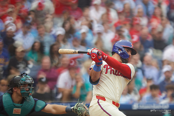 ‘슈퍼 FA 로이드’ 슈와버, 45호 쾅 ‘다시 오타니 제쳤다’