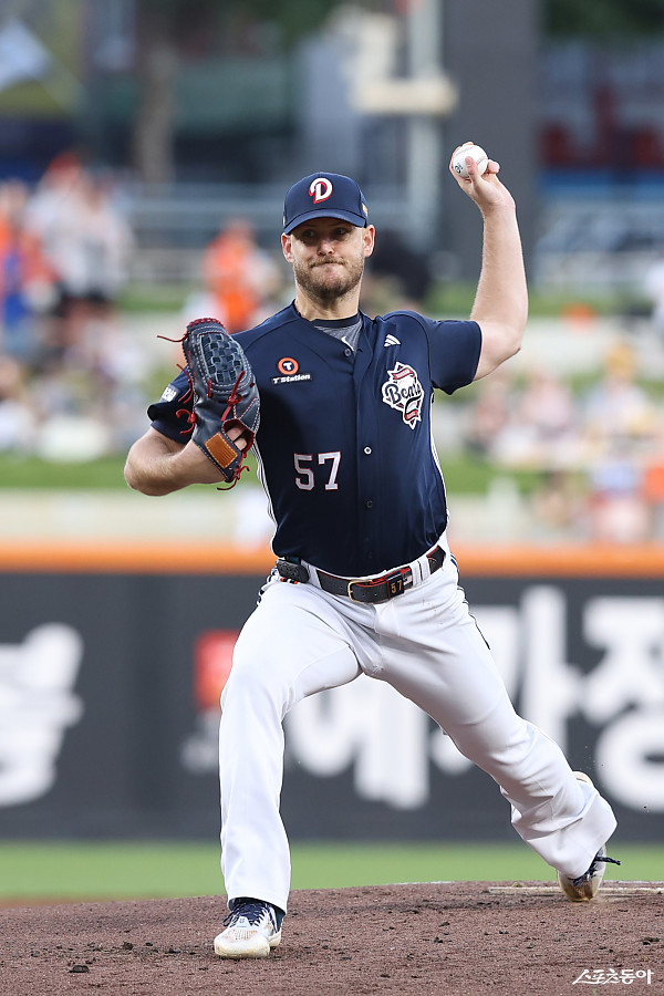 [SD 대전 브리핑] “콜어빈, 그래도 우리 선수…어떻게든 만들어보겠다” 9이닝당 4.83볼넷 외국인 감싼 두산 조성환 대행, 이게 원팀이다