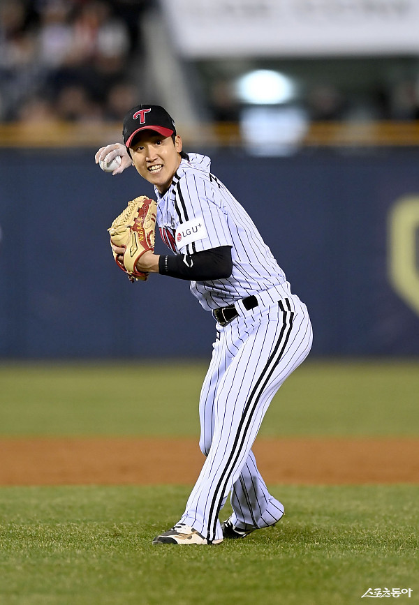 ‘내야 핵심 자원’ 4년 연속 100경기를 넘게 뛰었다…전천후 활약 펼치는 LG 구본혁의 가치