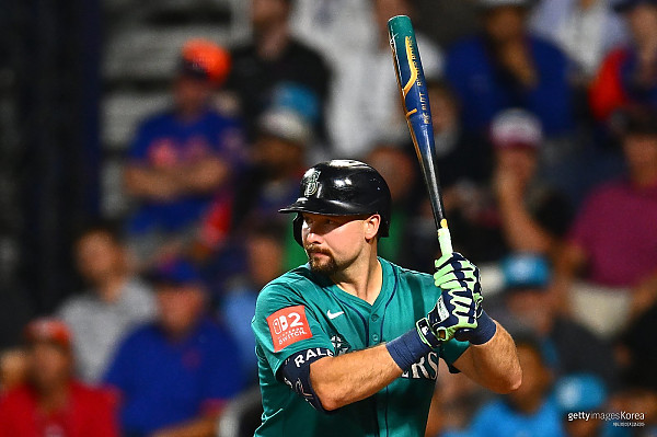 새 역사를 쓰는 랄리, 47호 쾅 ‘포수 최다 홈런에 -2개’