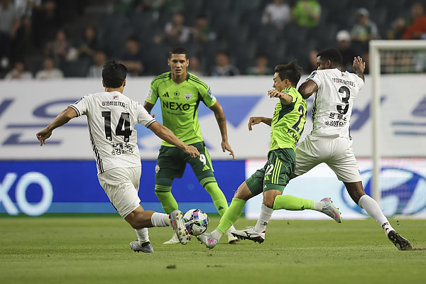 [SD 리뷰 in 전주] 적지에서 소중한 무승부 따낸 강원, 코리아컵 준결승 1차전서 전북에 1-1 무승부