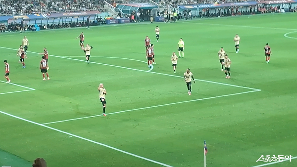 [2025 학교체육진흥회-스포츠동아 공동 기획]바르셀로나, K리그 2팀 상대 12골 폭발